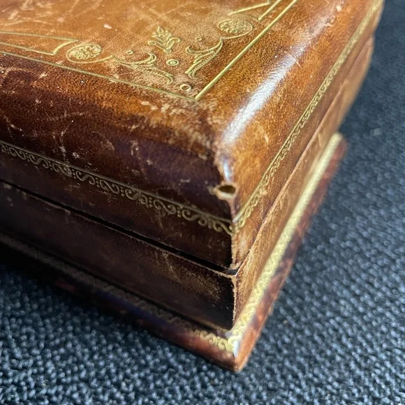 VTG Italian leather bound hinged gilded wooden casket box